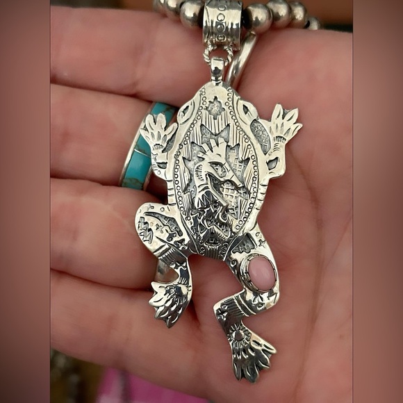 Sold 🌸 Pink conch frog storyteller southwestern Sterling silver pendant - Picture 4 of 8